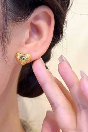 Metal Yellow Heart Stud Earrings for Women - Fashionable Versatile Commuting Accessories with Light Luxury High-End Appeal