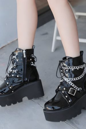 Mia 3, Girl Styles Outfit - Patent Leather Boots