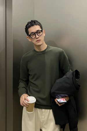 Military Green Knitted Long Sleeve Shirt for Men â€“ Casual Round Neck Top in Autumn/Winter Style