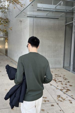 Military Green Knitted Long Sleeve Shirt for Men â€“ Casual Round Neck Top in Autumn/Winter Style