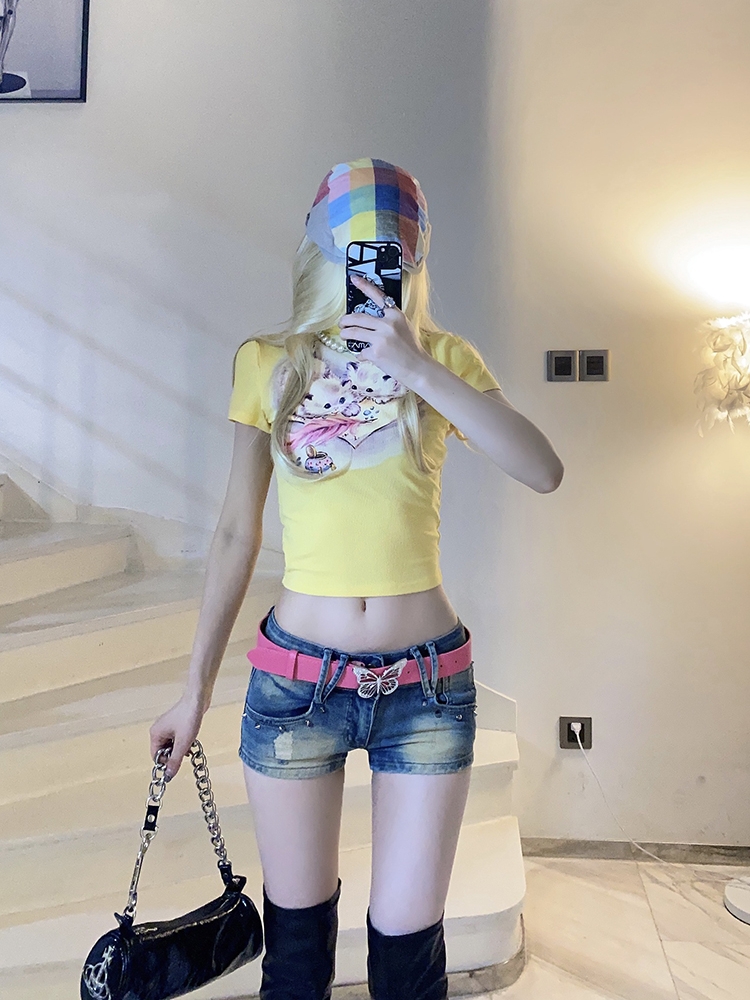 Millennium Retro Low-Waist Slim-Fit Denim Shorts for Women - Vintage 90s Style Stretchy Skinny Hot Girl Fashion Millennium Retro Low-Waist Slim-Fit Denim Shorts for Women - Vintage 90s Style Stretchy Skinny Hot Girl Fashion