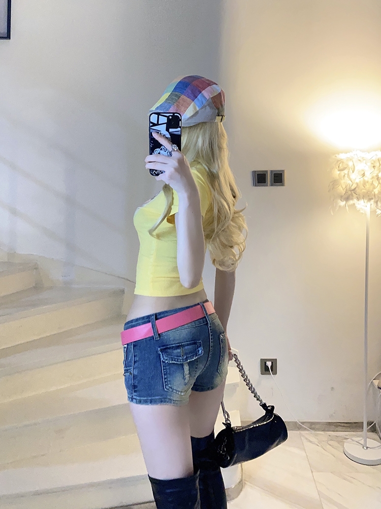 Millennium Retro Low-Waist Slim-Fit Denim Shorts for Women - Vintage 90s Style Stretchy Skinny Hot Girl Fashion Millennium Retro Low-Waist Slim-Fit Denim Shorts for Women - Vintage 90s Style Stretchy Skinny Hot Girl Fashion