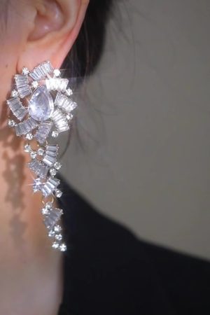 Minimalist 925 Silver Crystal Petal Tassel Earrings - Niche Design Ear Studs for Unique Style