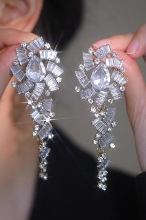 Minimalist 925 Silver Crystal Petal Tassel Earrings - Niche Design Ear Studs for Unique Style