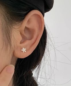 Minimalist 925 Silver Small Flower Stud Earrings - Sweet Versatile Forest Style High-End Niche Design for Elegant Looks