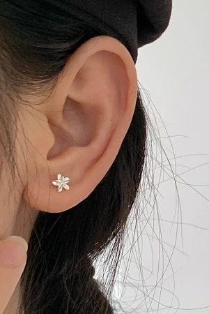 Minimalist 925 Silver Small Flower Stud Earrings - Sweet Versatile Forest Style High-End Niche Design for Elegant Looks
