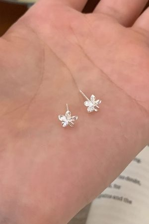 Minimalist 925 Silver Small Flower Stud Earrings - Sweet Versatile Forest Style High-End Niche Design for Elegant Looks