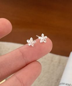 Minimalist 925 Silver Small Flower Stud Earrings - Sweet Versatile Forest Style High-End Niche Design for Elegant Looks