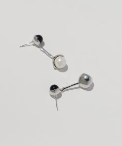 Minimalist Black and White Contrasting Round Pearl Water Drop Stud Earrings - High-End European and American Style