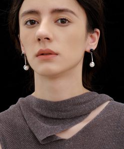 Minimalist Black and White Contrasting Round Pearl Water Drop Stud Earrings - High-End European and American Style