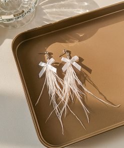 Minimalist Black and White Feather Tassel Drop Earrings for Women, Super Fairy Style, Baroque-Inspired for Autumn and Winter Fashion