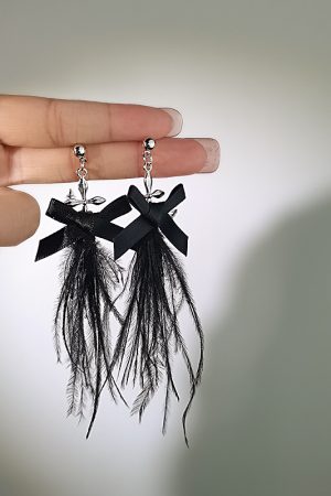 Minimalist Black and White Feather Tassel Drop Earrings for Women, Super Fairy Style, Baroque-Inspired for Autumn and Winter Fashion