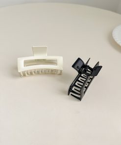 Minimalist Black and White Metal Square Shark Clip - Versatile High-End Hair Accessory for Elegant Updos and Chic Styles