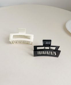 Minimalist Black and White Metal Square Shark Clip - Versatile High-End Hair Accessory for Elegant Updos and Chic Styles