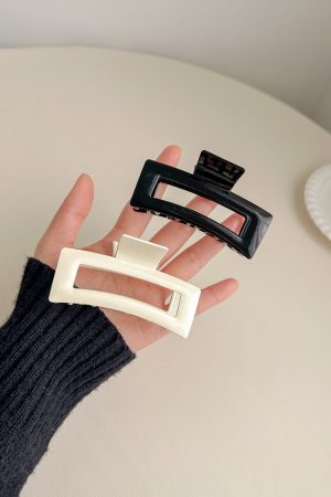 Minimalist Black and White Metal Square Shark Clip - Versatile High-End Hair Accessory for Elegant Updos and Chic Styles