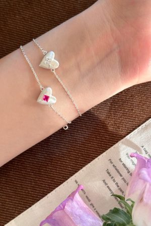 Minimalist Brushed Heart Bracelet for Women - Versatile High-End Accessory, Fashionable Cool Style for 2025 Commuting and Everyday Wear