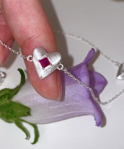 Minimalist Brushed Heart Bracelet for Women - Versatile High-End Accessory, Fashionable Cool Style for 2025 Commuting and Everyday Wear