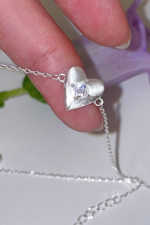 Minimalist Brushed Heart Bracelet for Women - Versatile High-End Accessory, Fashionable Cool Style for 2025 Commuting and Everyday Wear