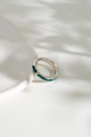Minimalist C-Shaped Earrings for Women, Retro Floating Design with Dark Green Accents, 925 Silver Metal Texture Ear Accessories