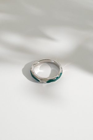 Minimalist C-Shaped Earrings for Women, Retro Floating Design with Dark Green Accents, 925 Silver Metal Texture Ear Accessories