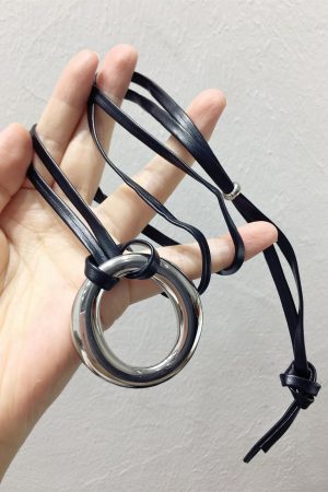 Minimalist Casual Elegant Metal Circle Shape PU Leather Adjustable Necklace Pendant Sweater Chain Jewelry - Trendy Y2K Style