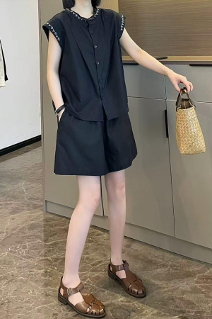 Minimalist Casual Women's Embroidered Cap Sleeve Shirt and Shorts Two-Piece Set - Summer 2025 Fashion