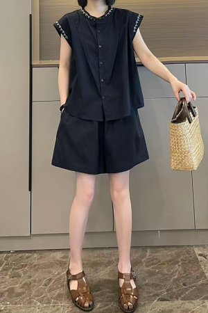 Minimalist Casual Women's Embroidered Cap Sleeve Shirt and Shorts Two-Piece Set - Summer 2025 Fashion