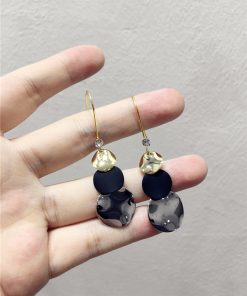 Minimalist Contrasting Color Black Metal Round Hook Earrings for Slimming Face - 2025 Niche Design Fashion Accessories