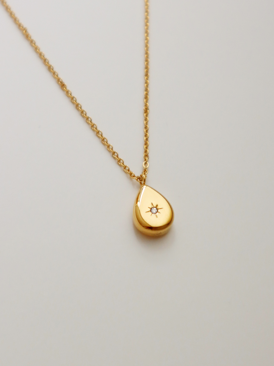 Minimalist Diamond-Inlaid Teardrop Necklace - French Elegance for Commuting, Versatile and Colorfast Texture Minimalist Diamond-Inlaid Teardrop Necklace - French Elegance for Commuting, Versatile and Colorfast Texture