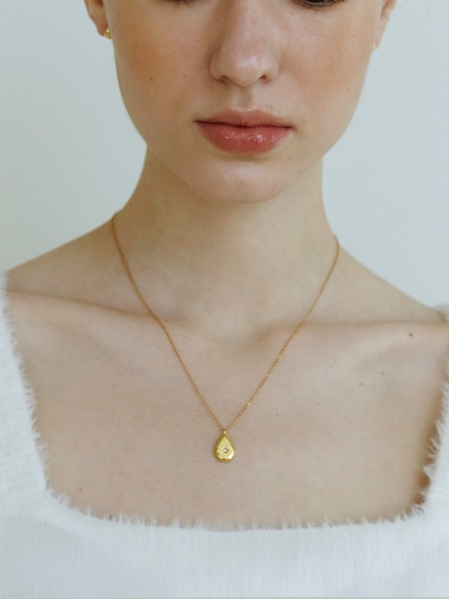 Minimalist Diamond-Inlaid Teardrop Necklace - French Elegance for Commuting, Versatile and Colorfast Texture Minimalist Diamond-Inlaid Teardrop Necklace - French Elegance for Commuting, Versatile and Colorfast Texture