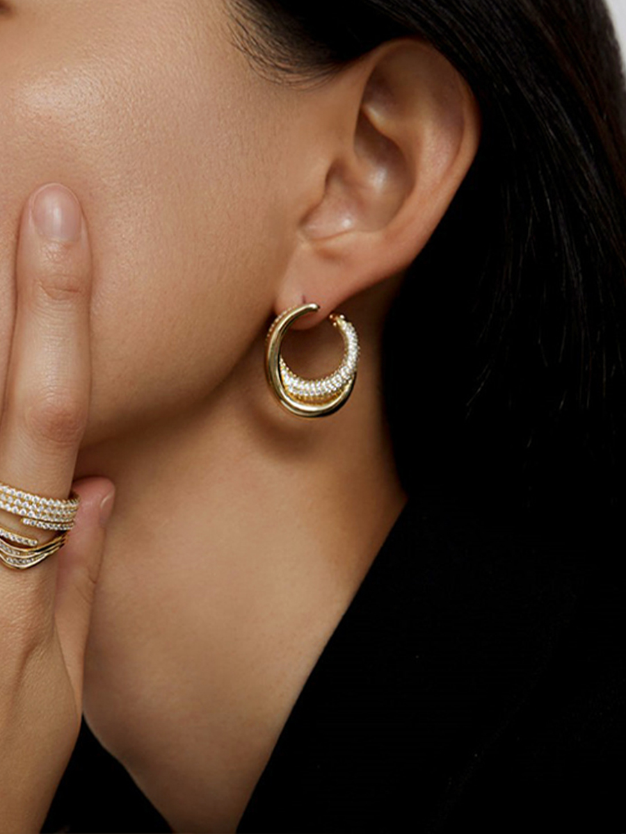 Minimalist Double-Layer Gold-Plated Oval Ear Clip Earrings with Diamond-Inlaid Design - High-End European and American Luxury Style Minimalist Double-Layer Gold-Plated Oval Ear Clip Earrings with Diamond-Inlaid Design - High-End European and American Luxury Style