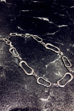 Minimalist Exaggerated Irregular Rectangular Geometric Necklace - Plain Metal Clavicle Chain Neck Accessory for Modern Style