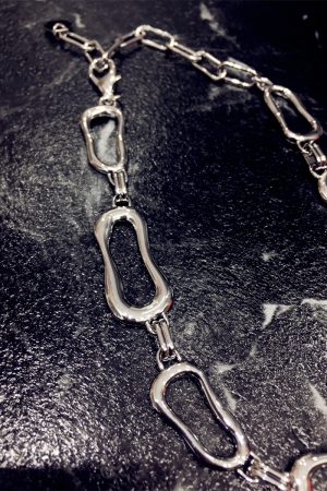 Minimalist Exaggerated Irregular Rectangular Geometric Necklace - Plain Metal Clavicle Chain Neck Accessory for Modern Style