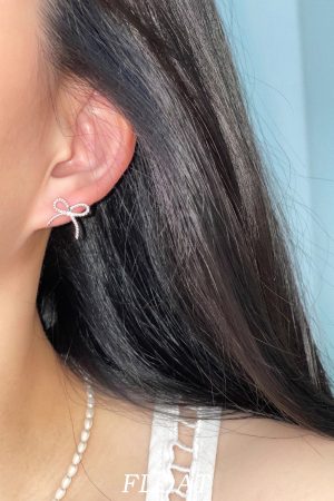 Minimalist Floating Bowknot Stud Earrings in S925 Silver - Youthful High-End Twisted Design for Elegant Everyday Wear