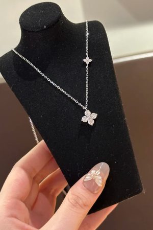 Minimalist Four-Leaf Flower Pendant Necklace with Sparkling Zircon for Women - Versatile 2025 Style, Elegant Fashion Accessory