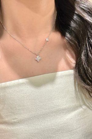 Minimalist Four-Leaf Flower Pendant Necklace with Sparkling Zircon for Women - Versatile 2025 Style, Elegant Fashion Accessory