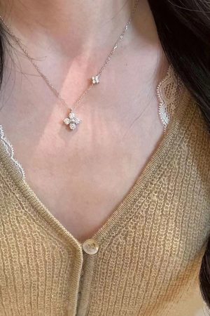 Minimalist Four-Leaf Flower Pendant Necklace with Sparkling Zircon for Women - Versatile 2025 Style, Elegant Fashion Accessory