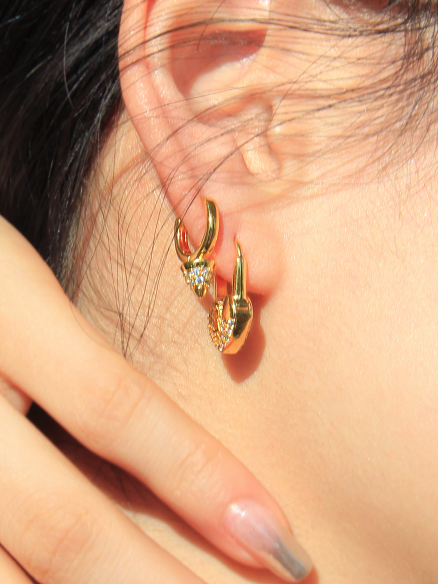 Minimalist French Retro Gold-Plated Heart Lock Ear Clip Earrings with Diamond Studs for Women - European and American Style Minimalist French Retro Gold-Plated Heart Lock Ear Clip Earrings with Diamond Studs for Women - European and American Style