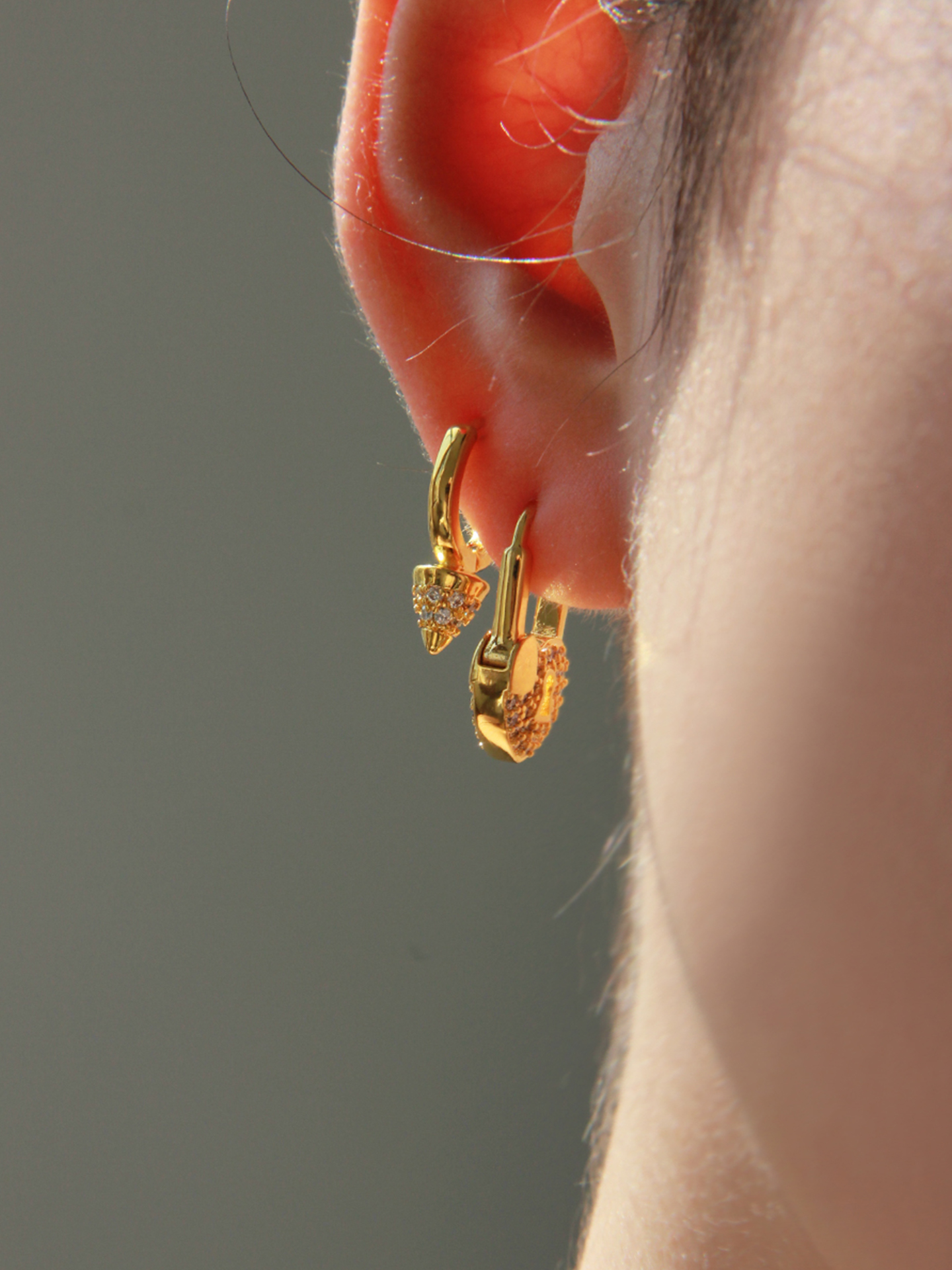 Minimalist French Retro Gold-Plated Heart Lock Ear Clip Earrings with Diamond Studs for Women - European and American Style Minimalist French Retro Gold-Plated Heart Lock Ear Clip Earrings with Diamond Studs for Women - European and American Style