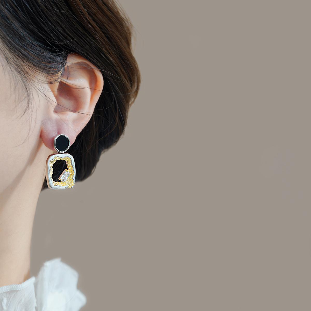 Minimalist Geometric Square Drop Earrings - French Vintage Retro Style, Slim Fit, Chic Accessories for Modern Fashion