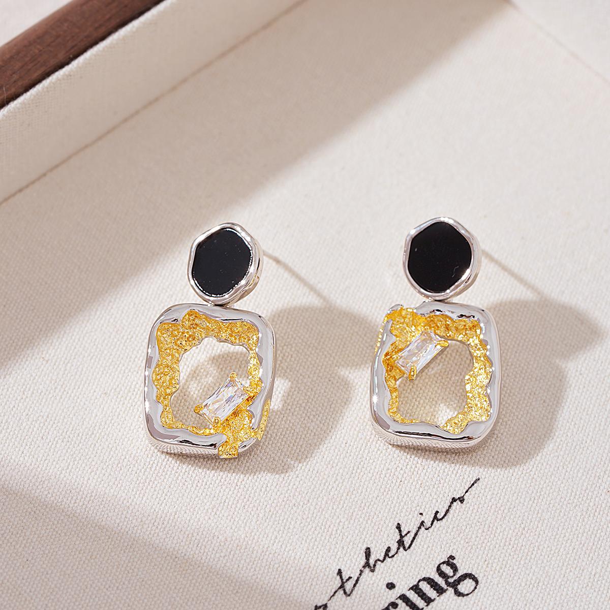 Minimalist Geometric Square Drop Earrings - French Vintage Retro Style, Slim Fit, Chic Accessories for Modern Fashion