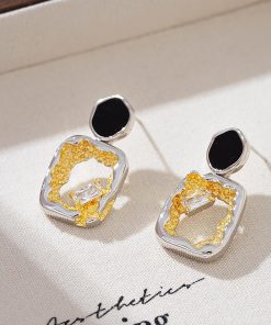 Minimalist Geometric Square Drop Earrings - French Vintage Retro Style, Slim Fit, Chic Accessories for Modern Fashion