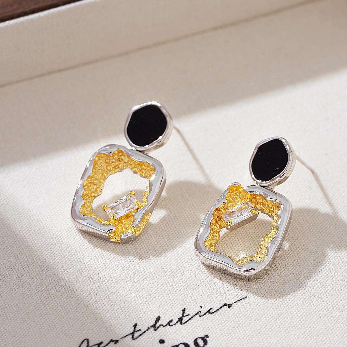 Minimalist Geometric Square Drop Earrings - French Vintage Retro Style, Slim Fit, Chic Accessories for Modern Fashion