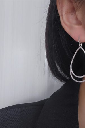 Minimalist Geometric Water Drop Earrings in Silver - Light Luxury Hollow Design for Women, Perfect for Everyday Wear