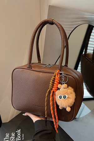 Minimalist High-End Feel Women's Bowling Bag - Versatile Shoulder and Handheld Retro Style for Spring/Summer 2025