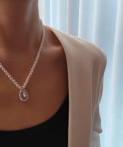 Minimalist High-End Layered Necklace with Exquisite Diamond and Pearl Accents for Elegant Fashion