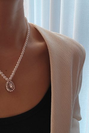 Minimalist High-End Layered Necklace with Exquisite Diamond and Pearl Accents for Elegant Fashion