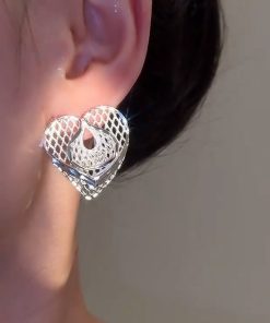 Minimalist Hollow Heart Stud Earrings - Trendy European & American Design, Lightweight Luxury, Face-Slimming Earrings