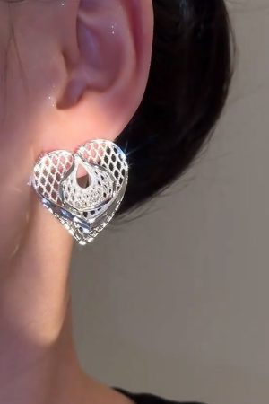 Minimalist Hollow Heart Stud Earrings - Trendy European & American Design, Lightweight Luxury, Face-Slimming Earrings