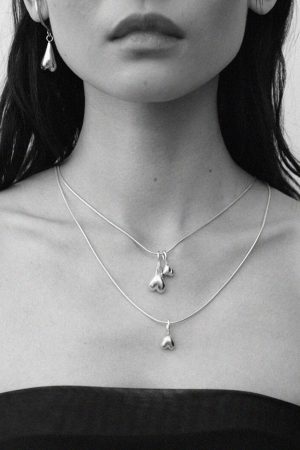 Minimalist Inverted Heart Silver Snake Bone Chain Necklace - High-End Layered Sweater Chain - Korean Style Fashion Accessory